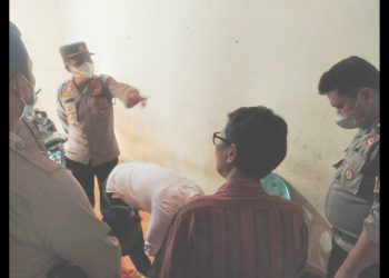 Kapolsek Rambutan AKP H. Samosir bersama personil saat melakukan olah TKP