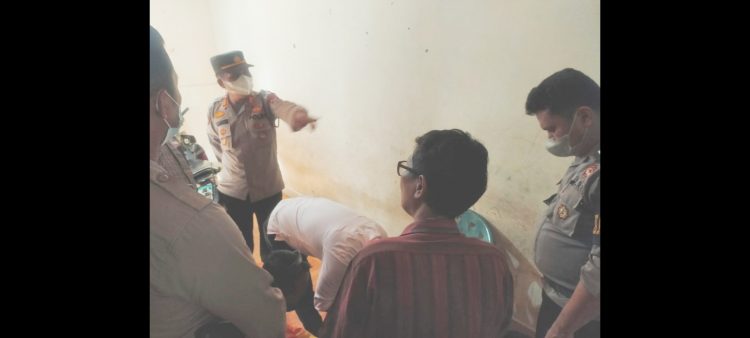 Kapolsek Rambutan AKP H. Samosir bersama personil saat melakukan olah TKP