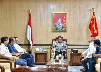 Gubsu, Edy Rahmayadi saat menerima kunjungan Ketua Umum PWI Pusat Atal S Depari, Sekjen Mirza Zulhadi didampingi Ketua PWI Sumut H Farianda Putra Sinik SE, Sekretaris SR Hamonangan Panggabean, dan Wakil Ketua Bidang Media Siber & Multimedia Austin Tumengkol di kantor Gubernur. (Foto Ist)