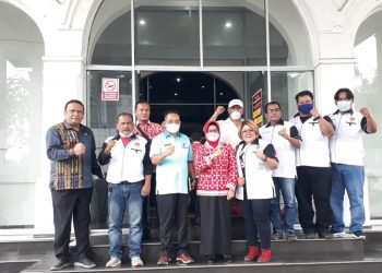 Pengkot Percasi Siantar photo bersama Plt. Walikota Siantar dr. Susanti Dewayani SpA usai audiensi