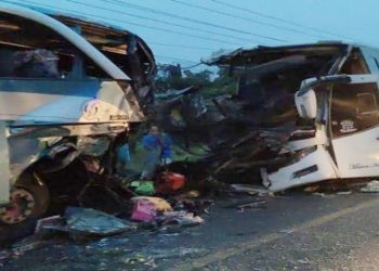 Kecelakaan maut Bus PMH kontra Bus PMS di Jalan Lintas Sumatera (Jalinsum) tepatnya di Desa Asam Jawa, Kecamatan Torgamba, Labuhanbatu Selatan (Labusel). (Foto Ist)