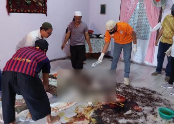 Personil Polsek Bangun dan Tim Inafis saat olah TKP