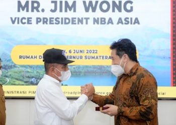 Gubernur Sumut Edy Rahmayadi bersama Vice President NBA Asia Mr Jim Wong. (Foto Ist)
