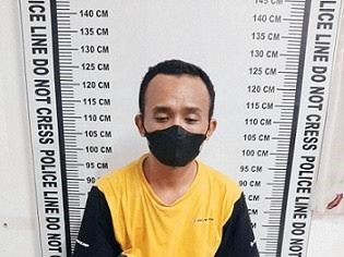 Terdakwa Kahar Muzakar Hutabarat saat diamankan di ruangan Satres Narkoba Polres Siantar