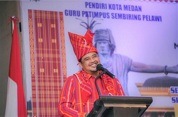 Wali Kota Medan, Bobby Nasution saat hadir di seminar sehari Kerja Tahun Merdang Merdem Masyarakat Karo Seluruh Indonesia dalam rangka HUT Kota Medan ke-432 di Hotel JW Marriot Medan. (Foto Ist)