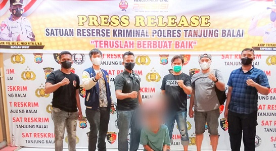 Pelaku Ramadhan Alias Madon alias Upin-Ipin diapit Polisi