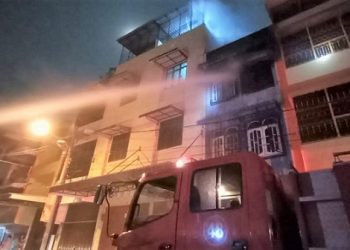 Satu unit ruko yang terbakar di Jalan Muara Takus, Medan Baru. (Foto Romulo)