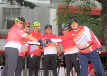 Gubsu Edy Rahmayadi, Wali Kota Medan , Bobby Nasution dan Pangdam I/BB Mayjen TNI Achmad Daniel Chardin saat Fun Bike Semarak Bhayangkara. (Foto Ist)