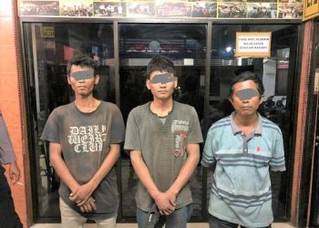 Ketiga Komplotan pencuri pagar rumah. (Foto Ist)