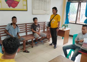 Kedua pelaku saat diinterogasi di Polsek Siantar Utara