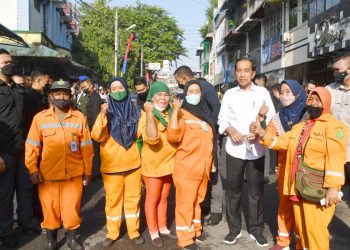 Presiden RI Joko Widodo berfoto bersama petugas Melati Bestari. (Foto Ist)