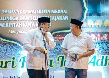 Wali Kota Medan, Bobby Nasution dan Wakil Wali Kota, Aulia Rachman, pada malam takbiran menyambut Hari Raya Idul Adha 1443 H di halaman Balai Kota Medan. (Foto Ist)