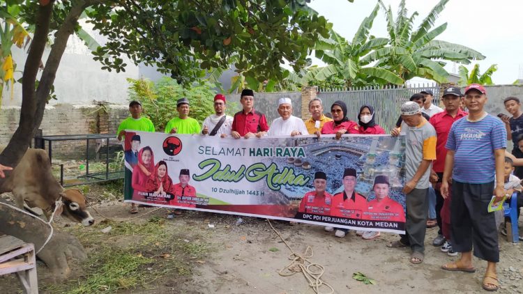 Hasyim Ketua DPC PDI Perjuangan saat memimpin Safari Qurban. (Foto.Ist)