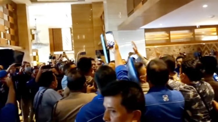 Muscab VI DPD Partai Demokrat Sumut di Le Polonia berlangsung ricuh. (Foto Ist)