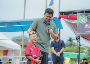 Wali Kota Medan, Muhammad Bobby Afif Nasution membuka turnamen sepak bola U-13 di Lapangan Bola Mini. (Foto.Ist)