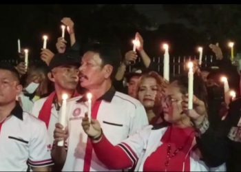 Aksi 1000 penyalaan lilin untuk almarhum Brigadir Nopryansyah Joshua Hutabarat (Brigadir J) di Medan. (Foto Romulo)