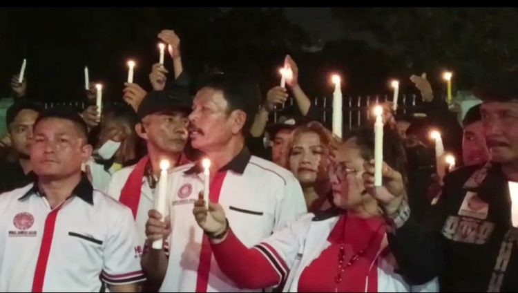 Aksi 1000 penyalaan lilin untuk almarhum Brigadir Nopryansyah Joshua Hutabarat (Brigadir J) di Medan. (Foto Romulo)
