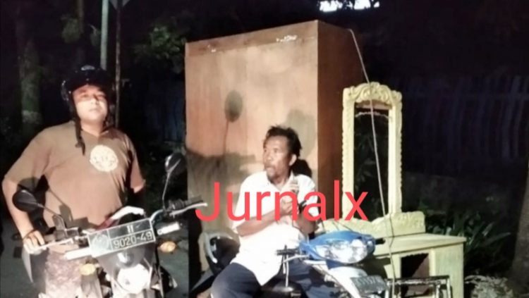 Bhabinkamtibmas Aipda Untung JF Nainggolan saat menangkap komplotan pelaku pencurian dan barang bukti