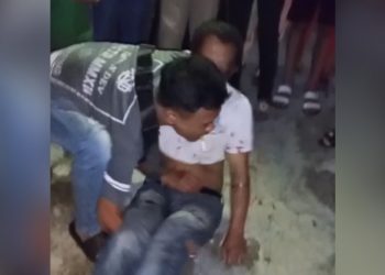 Korban saat di tolong warga saat masih di TKP