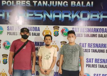 Pelaku Mahyuddin Alias Udin diapit Polisi