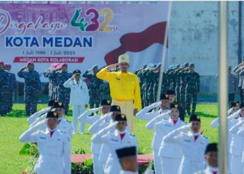 Wali Kota Medan Bobby Nasution saat memimpin upacara peringatan Hari Jadi Kota Medan ke -432 tahun. ( Foto Ist)