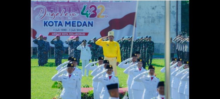 Wali Kota Medan Bobby Nasution saat memimpin upacara peringatan Hari Jadi Kota Medan ke -432 tahun. ( Foto Ist)