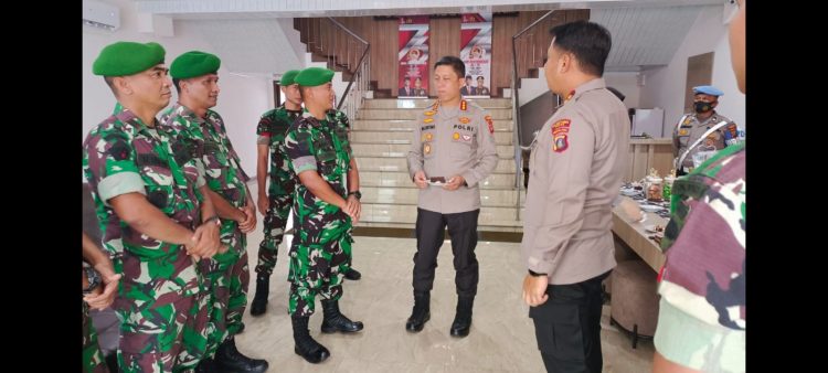 Kapolrestabes Medan Kombes Pol Valentino Alfa Tatareda dan Wadanyon Zipur Medan Mayor Aris Pujianto. (Foto Ist)