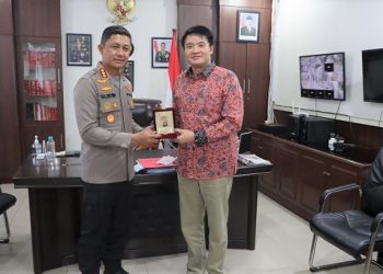 Kapolrestabes Medan Kombes Pol Valentino Alfa Tatareda dan Konjen Tiongkok Mr Zhang Min. (Foto Ist)