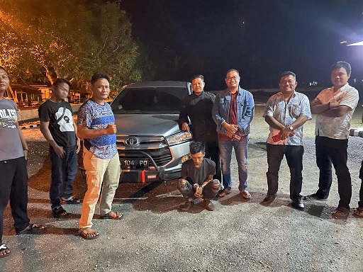 Kapolsek Perdagangan AKP Josia SH, MH bersama anggotanya mengapit Pelaku Nanda Ristian