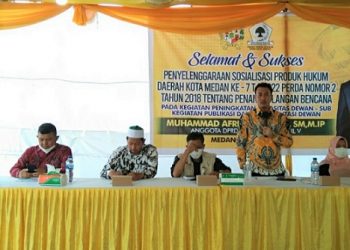 Anggota DPRD Kota Medan, M Afri Rizki Lubis saat menggelar Sosialisasi Produk Hukum Daerah Kota Medan Perda No.2 Tahun 2018 Tentang Penanggulangan Bencana di Jalan Bunga Kardiol Lingkungan 3, Kelurahan Baru Ladang Bambu. (Foto Ist)