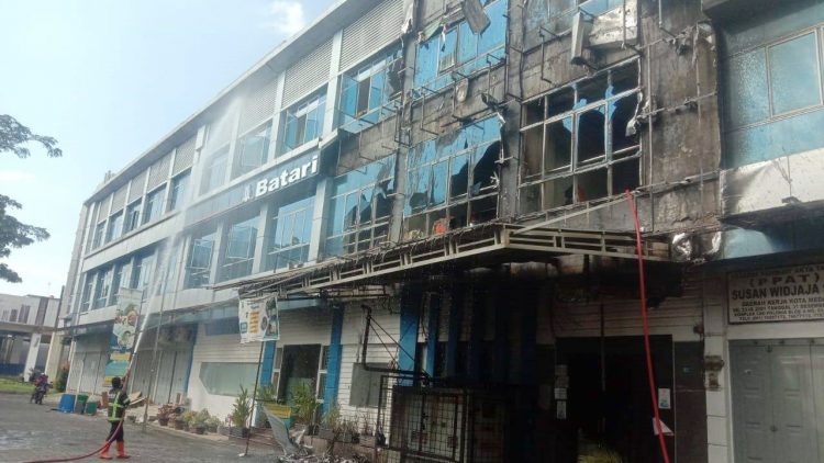 Batari School Polonia Terbakar. (Foto Ist)