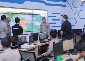 Kapolda Sumut Irjen Pol RZ Panca Putra Simanjuntak bersama jajaranya di aplikasi Lancang Kuning. (Foto Ist)