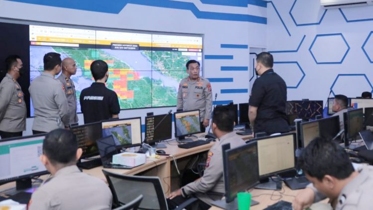 Kapolda Sumut Irjen Pol RZ Panca Putra Simanjuntak bersama jajaranya di aplikasi Lancang Kuning. (Foto Ist)