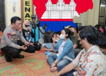 Kapolda Sumut, Irjen Pol RZ Panca Putra Simanjuntak berdialog dengan 212 PMI Ilegal. (Foto Ist)