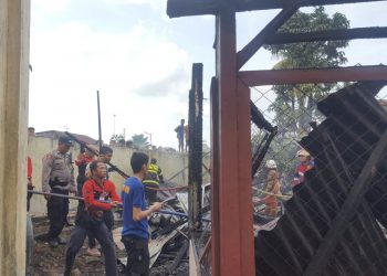 Satu Unit Rumah Permanen di Tebing Tinggi Dilalap Sijago Merah