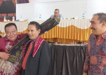 Anggota DPRD Kota Medan Drs Daniel Pinem saat reses di Balai Zeqita Jalan Jamin Ginting Kelurahan Lau Cih, Kecamatan Medan Tuntungan, Jumat (26/8). (Foto Romulo)