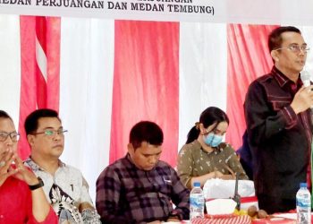 Anggota DPRD Medan Pau Mei Anton Simanjuntak saat reses masa sidang ke II Tahun ke III TA 2022 di Jln. Itik No 9 (halaman Gereja Methodist), Kelurahan Sidodadi, Kecamatan Medan Timur, Jumat (26/8). (Foto Ist)
