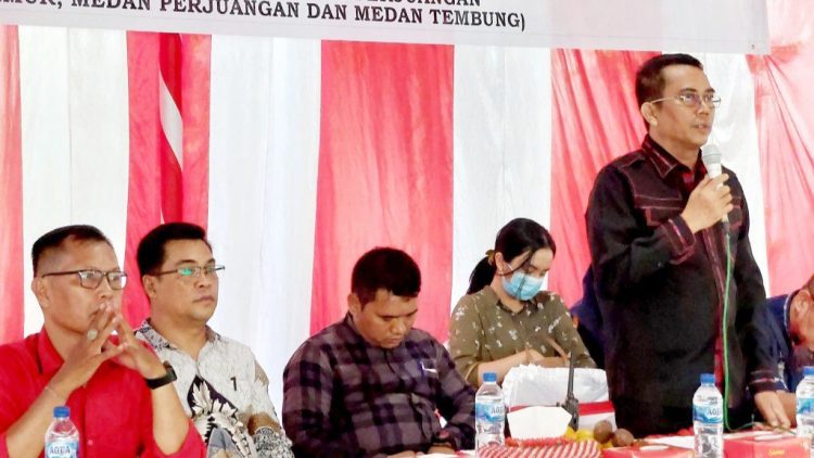 Anggota DPRD Medan Pau Mei Anton Simanjuntak saat reses masa sidang ke II Tahun ke III TA 2022 di Jln. Itik No 9 (halaman Gereja Methodist), Kelurahan Sidodadi, Kecamatan Medan Timur, Jumat (26/8). (Foto Ist)