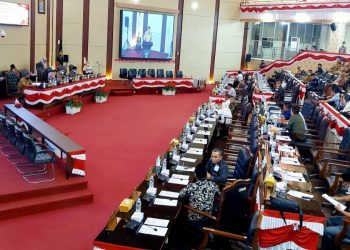 Suasana paripurna di Gedung DPRD Medan, Senin (29/8). (Foto Ist)