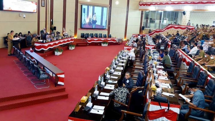 Suasana paripurna di Gedung DPRD Medan, Senin (29/8). (Foto Ist)