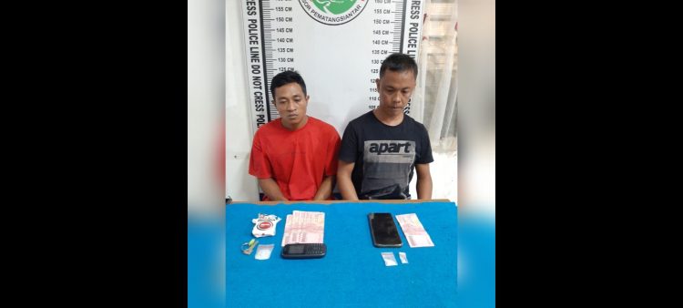 Kedua pelaku, Jalaluddin dan Budi Hartono alias Toton serta barang bukti 