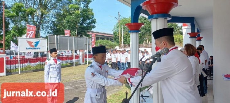 Ketua DPW Partai Perindo Sumut, Rudi Zulham Hasibuan memimpin acara peringatan HUT Kemerdekaan RI ke-77. (Foto Romulo)