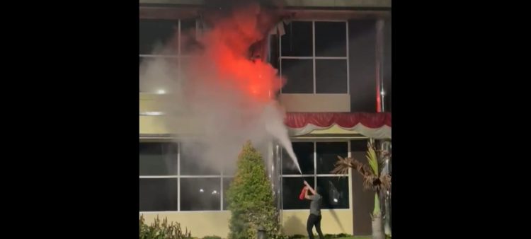 Ditreskrimsus yang terbakar. (Foto Ist)