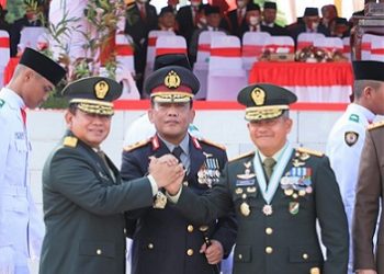 Kapolda Sumut, Irjen Pol RZ Panca Putra mengikuti upacara peringatan Hari Kemerdekaan RI ke-77. (Foto Ist)