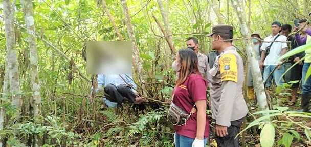 Personil Polsek Sidamanik saat melakukan olah TKP