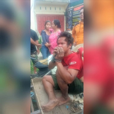 Pelaku ALBN alias AL saat diamankan warga