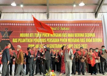 Drs Daniel Pinem bersama pengurus lainya saat dilantik sebagai Ketua Persadaan Pinem Mergana Ras Anak Beruna (PPM-AB) Medan periode 2022-2027. (Foto Ist)