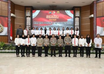 Kapolda Sumut Irjen Pol. Drs. R. Z. Panca Putra S saat memberi arahan dalam rangka seminar Hari Jadi Polwan ke 74 tahun. (Foto Ist)