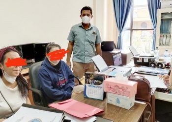 Kedua wanita positif pengguna ekstasi saat diserahkan ke Kantor BNNK Siantar