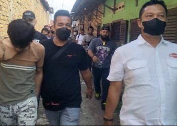 Dua pengedar sabu yang dibekuk polisi di Jalan Mesjid Taufik, Medan. (Foto Ist)